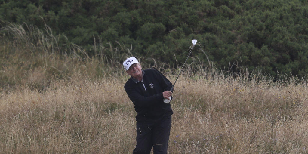 US-Präsident Donald Trump hält sich vor allem mit Golfspielen fit. (Archivbild)