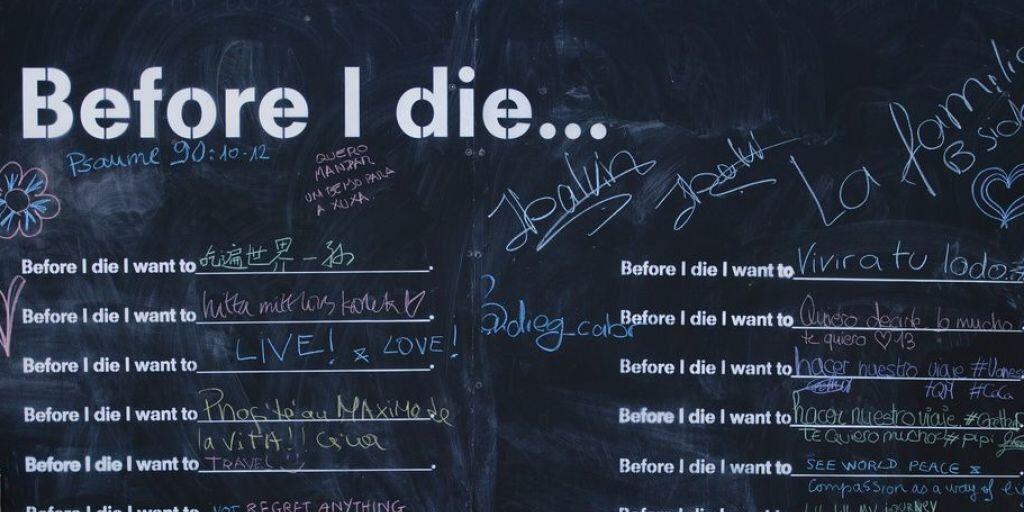 Die Wahrscheinlichkeit, in jungen Jahren zu sterben, ist in der Schweiz sehr gering: 2016 betrafen nur 2,8 Prozent der 65'000 Todesfälle Menschen unter 44 Jahren. (Bild: interaktives Kunstprojekt in Lausanne 2015)