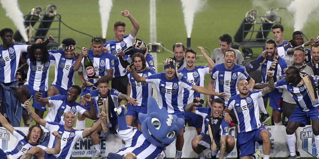 Die Spieler des FC Porto feiern den insgesamt 29. Meistertitel des Vereins