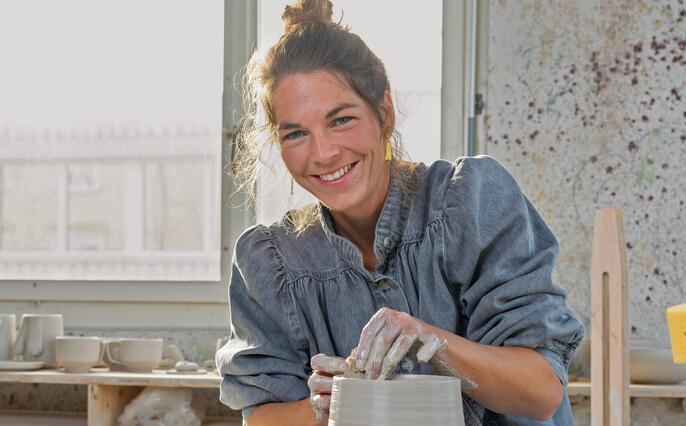 Jasmine Wettler in Grabs