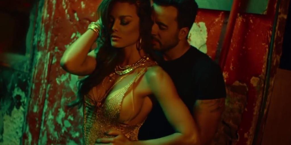 "Despacito" ist der meistgestreamte Song weltweit. Malaysische Frauenverbände würden ihn gern verbieten: Der Text ist ihnen zu lasziv. (Screenshot)