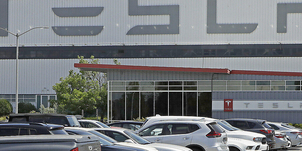 Der Tesla-Konzern will einen Aktiensplit vornehmen. (Archivbild)