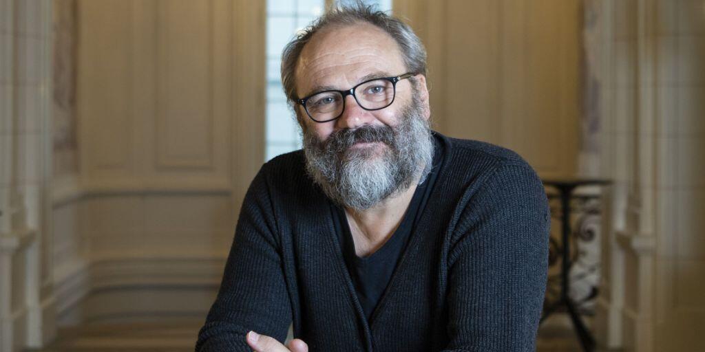 Cihan Inan, Schauspieldirektor am Konzert Theater Bern, bringt die erste deutschsprachige Bühnenfassung des Filmklassikers "The Great Dictator" auf die Berner Bühne: "Charlie Chaplins Appell an die Vernunft und die Menschlichkeit ist auch für mich die zentrale Botschaft." Cihan Inan, Schauspieldirektor am Konzert Theater Bern, bringt die erste deutschsprachige Bühnenfassung des Filmklassikers "The Great Dictator" auf die Berner Bühne: "Charlie Chaplins Appell an die Vernunft und die Menschlichkeit ist auch für mich die zentrale Botschaft."