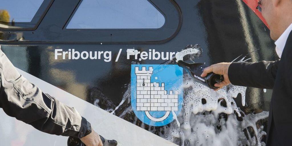 Im Oktober 2018 wurde bereits ein Zug auf den Namen Fribourg/Freiburg getauft. Nun soll auch die Stadt den Doppelnamen erhalten. (Archivbild)