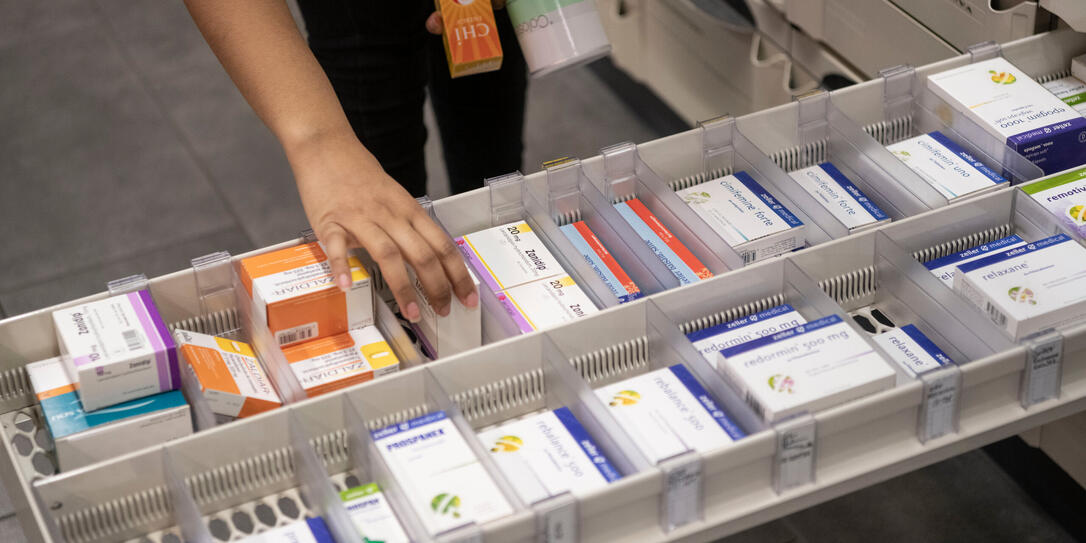 APOTHEKE, AMAVITA, AMAVITA APOTHEKE, GALENICARE, GALENICA GRUPPE, APOTHEKER, APOTHEKERIN,  MEDIKAMENT, ARZNEIMITTEL,  LAGER