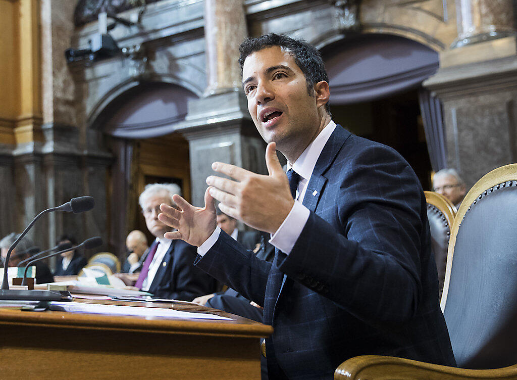 Andrea Caroni (FDP/AR) setzte sich im Ständerat für einen Gegenvorschlag zur Selbstbestimmungsinitiative der SVP ein. Dieser sollte das Verhältnis zwischen Völkerrecht und Landesrecht klären. Der Rat lehnte die Initiative aber ohne Gegenvorschlag ab. Andrea Caroni (FDP/AR) setzte sich im Ständerat für einen Gegenvorschlag zur Selbstbestimmungsinitiative der SVP ein. Dieser sollte das Verhältnis zwischen Völkerrecht und Landesrecht klären. Der Rat lehnte die Initiative aber ohne Gegenvorschlag ab.