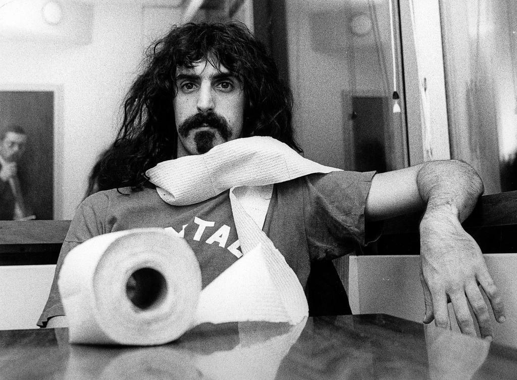 25 Jahre nach seinem Tod geht US-Musiker Frank Zappa erneut auf Tournee - in Form eines Holograms. (Archivbild) 25 Jahre nach seinem Tod geht US-Musiker Frank Zappa erneut auf Tournee - in Form eines Holograms. (Archivbild)