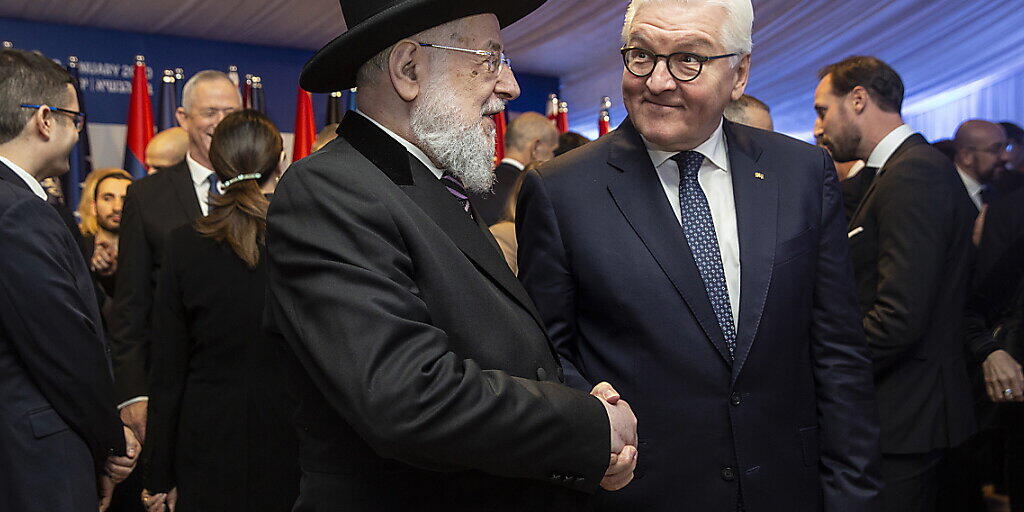 Der deutsche Bundespräsident Frank -Walter Steinmeier (r.) und Rabbi Yisrael Meir Lau am Donnerstag in Jerusalem. Der deutsche Bundespräsident Frank -Walter Steinmeier (r.) und Rabbi Yisrael Meir Lau am Donnerstag in Jerusalem.