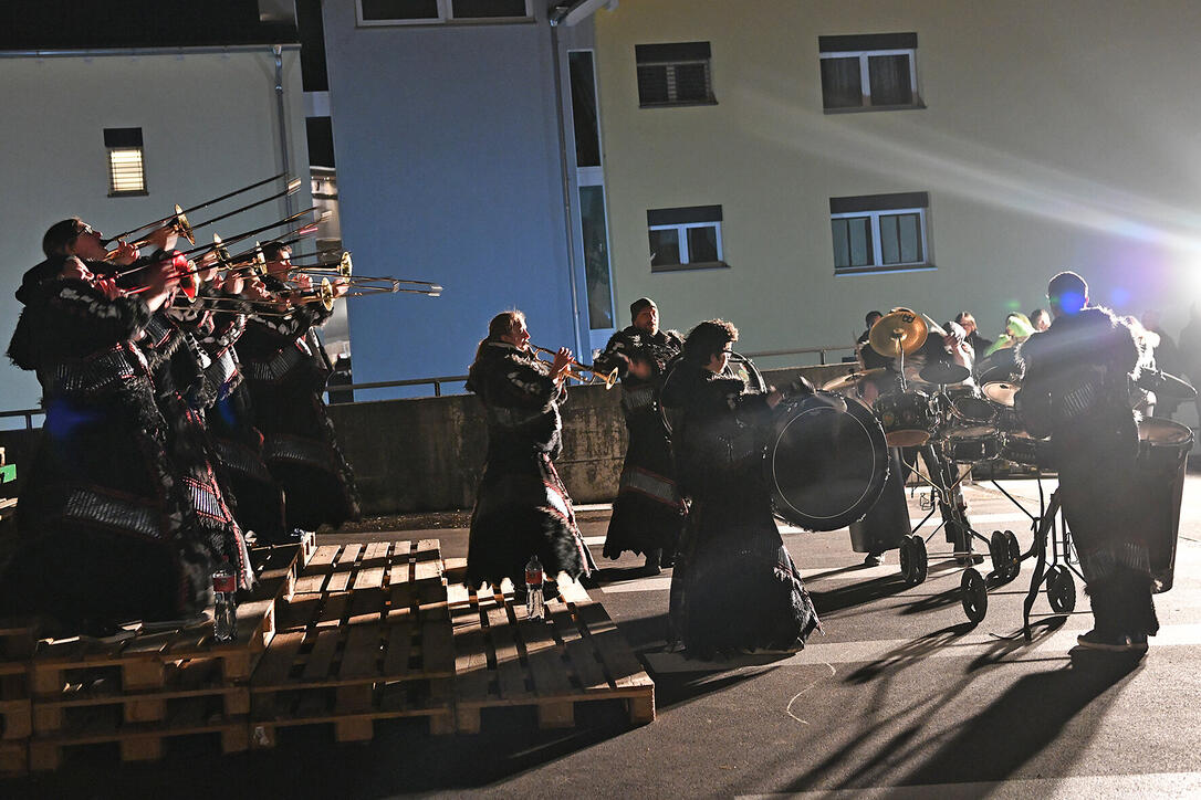 Monsterkonzert und Maskenball in Gams