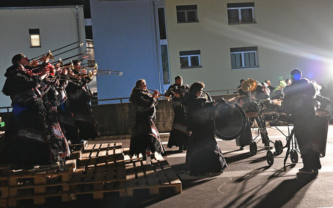 Monsterkonzert und Maskenball in Gams