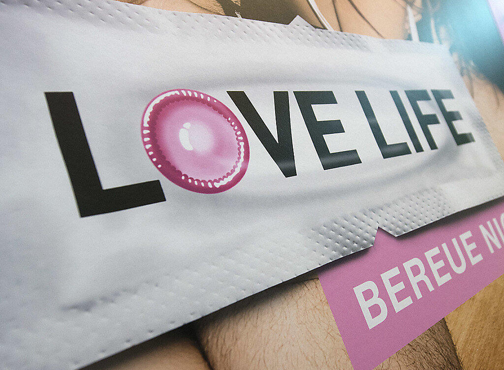 Das Bundesamt für Gesundheit präsentierte die Kampagne "LOVE LIFE - Bereue Nichts" im Mai 2014. Jetzt hat das Bundesgericht eine Beschwerde dagegen abgewiesen. (Archiv) Das Bundesamt für Gesundheit präsentierte die Kampagne "LOVE LIFE - Bereue Nichts" im Mai 2014. Jetzt hat das Bundesgericht eine Beschwerde dagegen abgewiesen. (Archiv)
