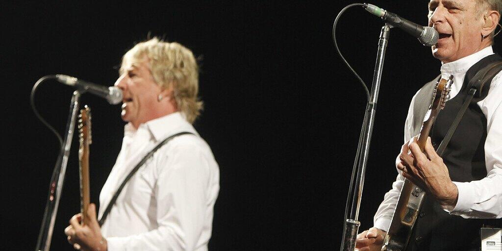 Die britische Band Status Quo (mit Francis Rossi, rechts, und Rick Parfitt, links) hat ihre Backbone Tour und somit auch das Konzert in Zürich absagen müssen. Die britische Band Status Quo (mit Francis Rossi, rechts, und Rick Parfitt, links) hat ihre Backbone Tour und somit auch das Konzert in Zürich absagen müssen.