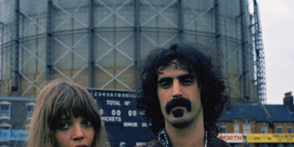 Jahr für Jahr pilgern eingefleischten Fans des Musikers Frank Zappa (hier mit seiner Ehefrau Gail im September 1972) an die Zappanale.