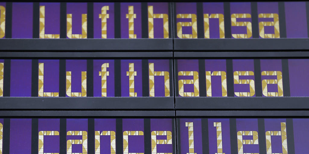 Passagiere von Eurowings müssen sich am Dienstag, Passagiere von Lufthansa am Mittwoch auf Ausfälle gefasst machen. (Archiv)