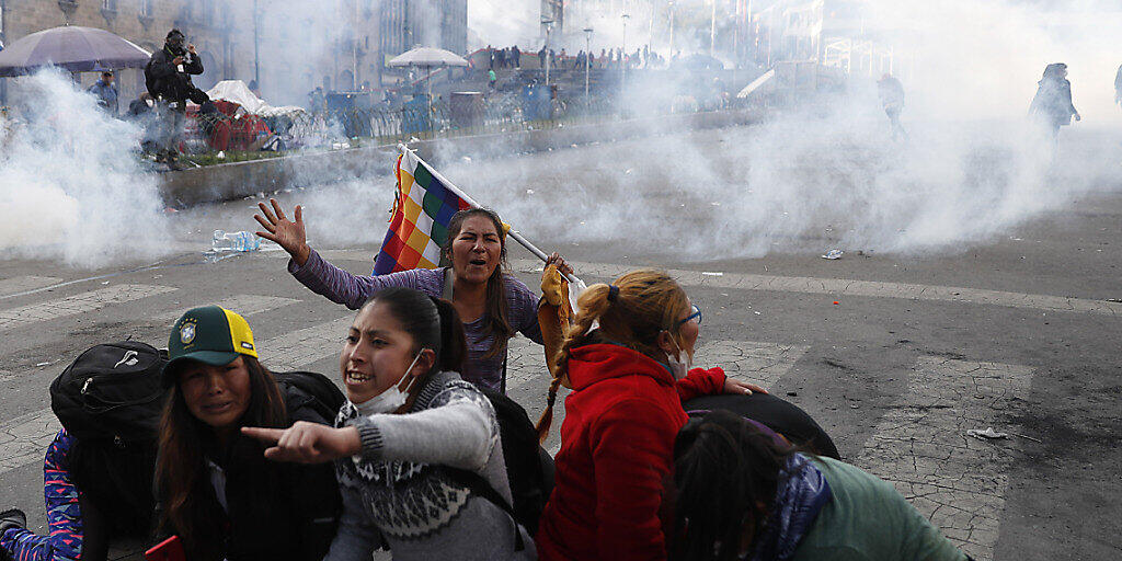 Zusammenstösse zwischen Anhängern des gestützten Präsidenten Evo Morales und den Sicherheitskräften in der bolivianischen Hauptstadt La Paz.