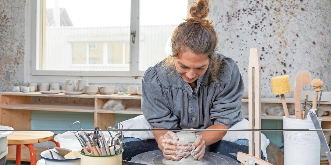 Jasmine Wettler in Grabs