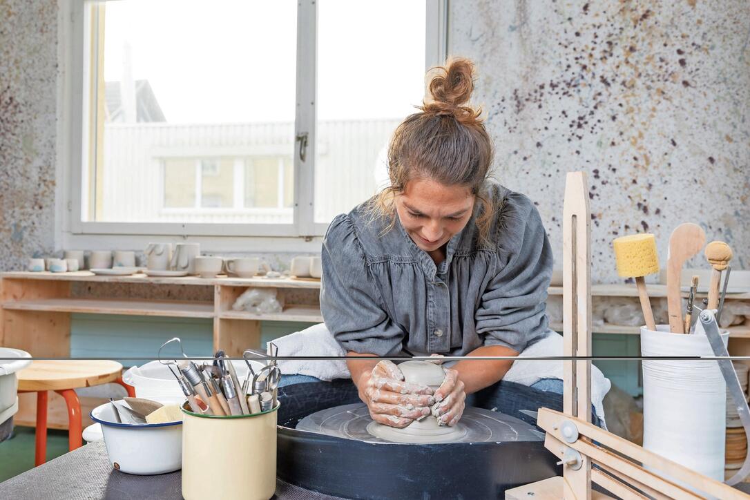 Jasmine Wettler in Grabs