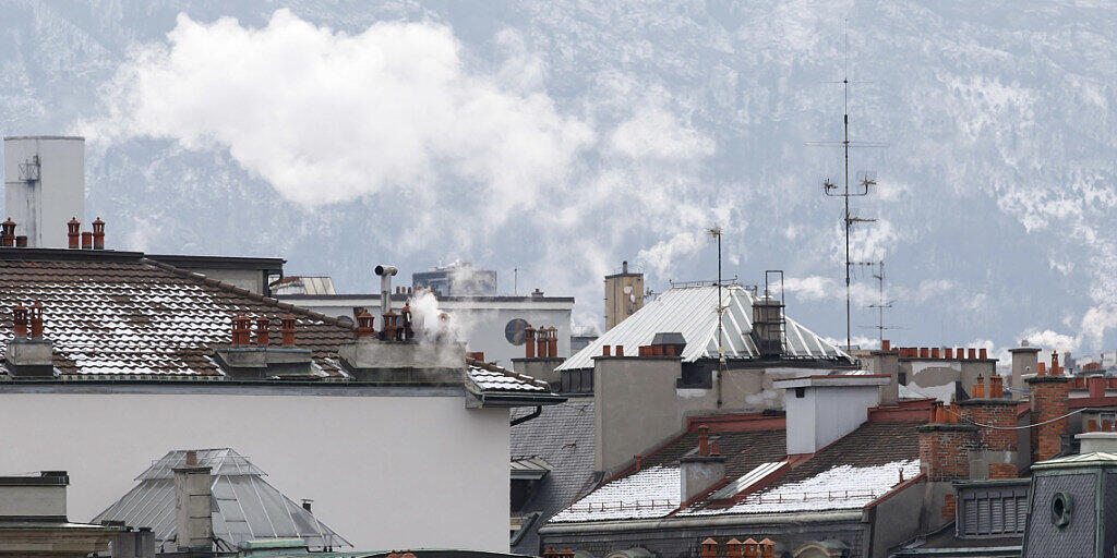 Die Schweiz tut nach Ansicht der Umweltorganisationen zu wenig im Kampf gegen den Klimawandel. Das neuste weltweite Klimarating sieht die Schweiz noch auf Rang 16. (Archivbild)
