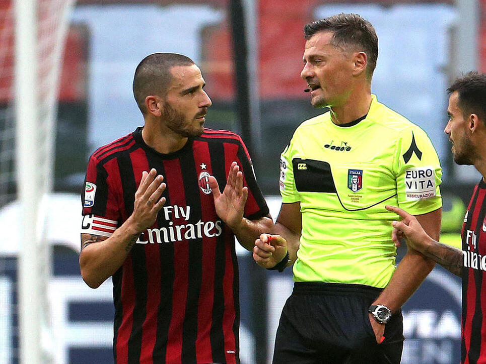 Gegen Genoa nach dem Videobeweis ausgeschlossen: Milans Innenverteidiger Leonardo Bonucci