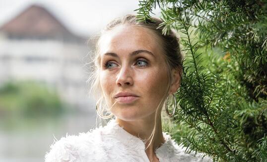 Portr&auml;t mit Sopranistin Judith Duerr von den Schlossfestspielen