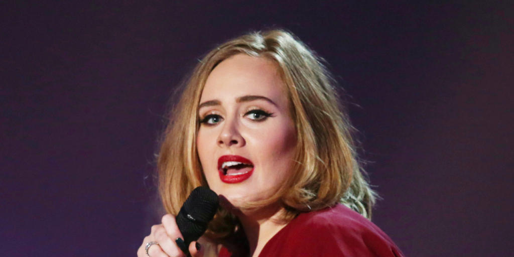 Adele hat erneut einen Rekord gebrochen: Ihr letztes Album "25" wurde in den USA über zehn Millionen Mal verkauft. Das Vorgängeralbum "21" hat es dort inzwischen auf 14 Millionen Scheiben gebracht.