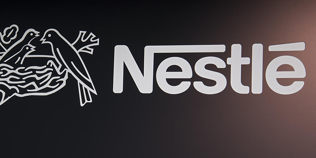 Der Nahrungsmittelkonzern Nestlé soll seine nicht zum Kerngeschäft gehörenden Geschäftsbereiche verkaufen. Dies fordert Aktionär und US-Milliardär Daniel Loeb. (Archivbild)
