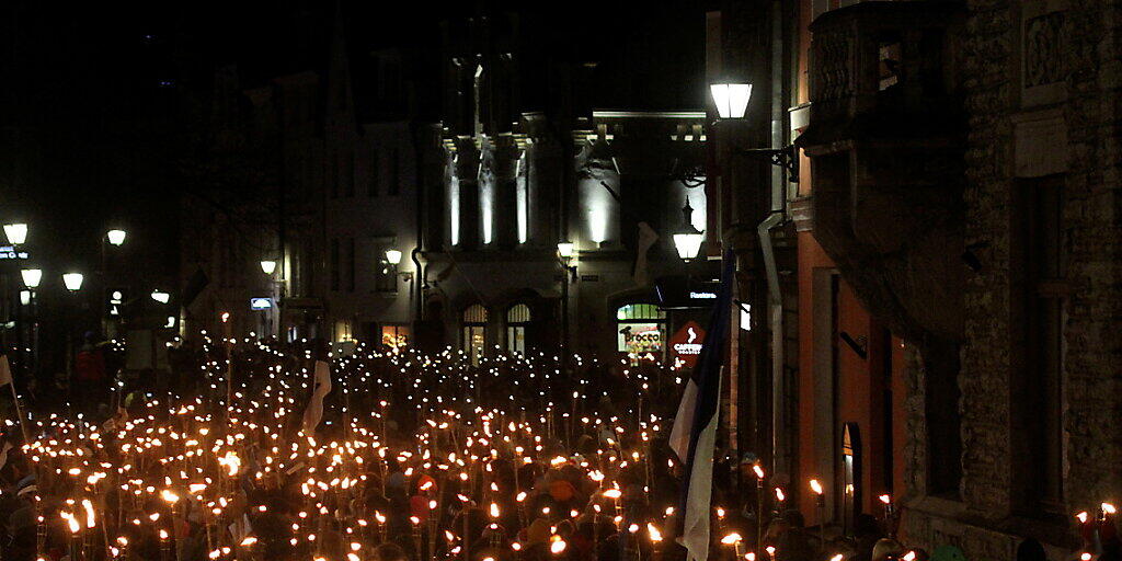 In Estland sind am Samstag zahlreiche Menschen gegen die Regierung auf die Strasse gegangen. (Archiv-/Symbolbild)