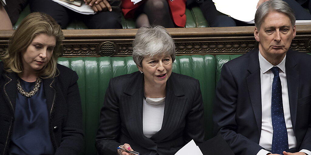 Die britische Premierministerin Theresa May hat die EU um einen kurzen Brexit-Aufschub bis zum 30. Juni gebeten. Für eine Verlängerung über Ende Juni hinaus sei sie nicht bereit, sagte sie am Mittwoch im Unterhaus in London.