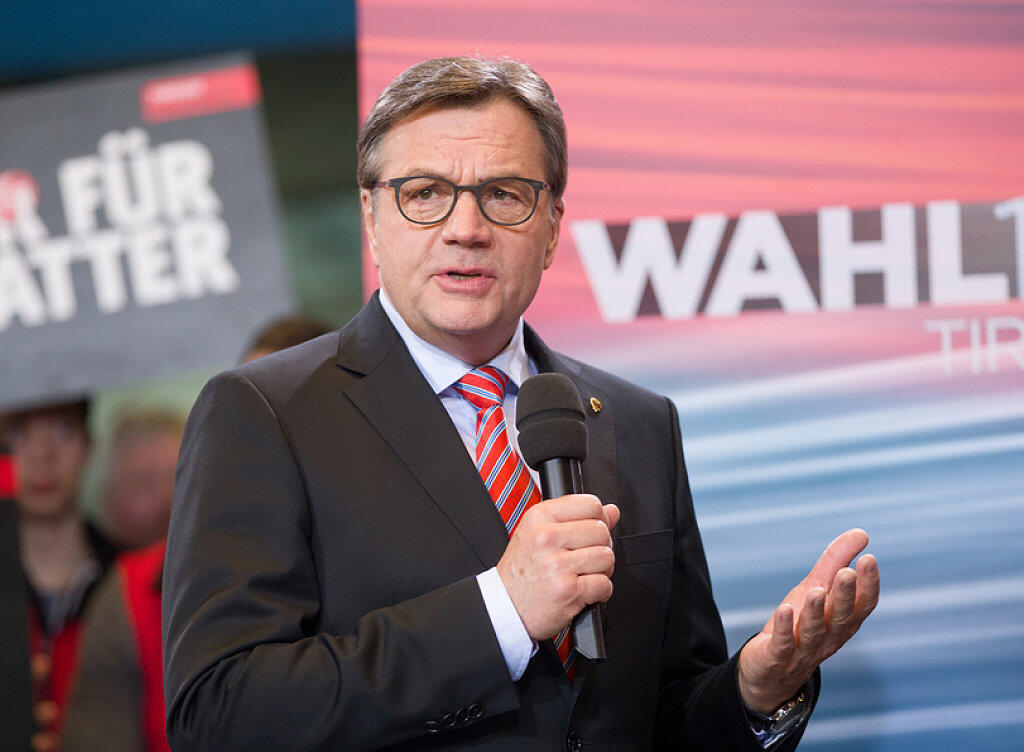 Er wird das konservativ geprägte österreichische Bundesland Tirol weiterhin führen: der amtierende Landeshauptmann Günther Platter von der ÖVP. Er wird das konservativ geprägte österreichische Bundesland Tirol weiterhin führen: der amtierende Landeshauptmann Günther Platter von der ÖVP.