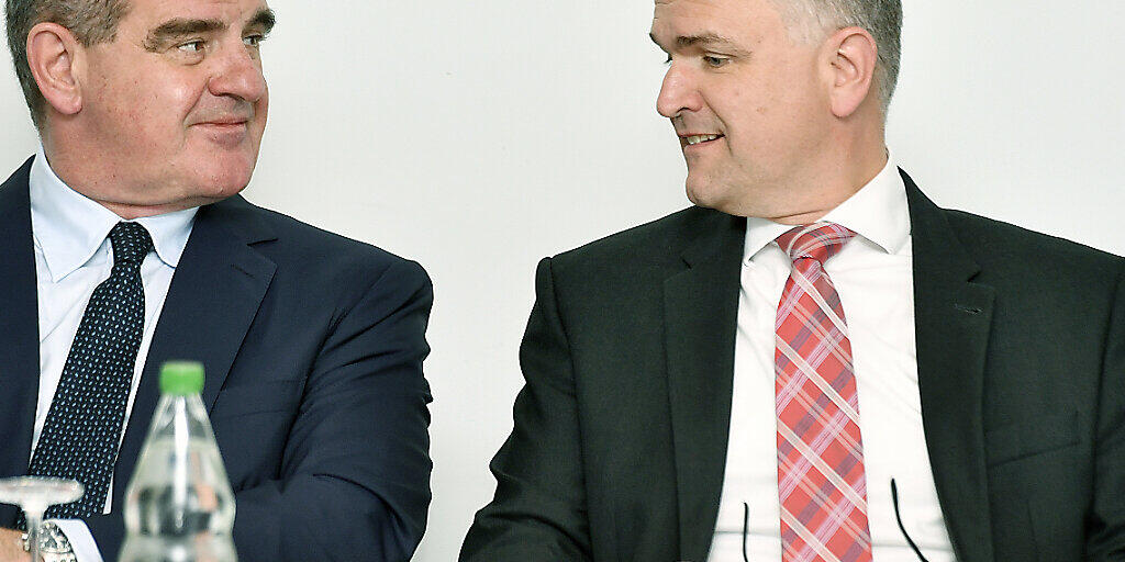 Stadler-Rail-Patron und Verwaltungsratspräsident Peter Spuhler (links) übernimmt per sofort auch die CEO-Funktion, weil der Bisherige, Thomas Ahlburg (rechts), geht.