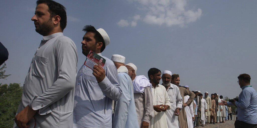 Dass erstmals in den Stammesgebieten Pakistans ein Provinzparlament gewählt werden konnte, löste unter den Bewohnern vorsichtigen Optimismus aus. Es gab lange Schlangen vor den Wahllokalen.