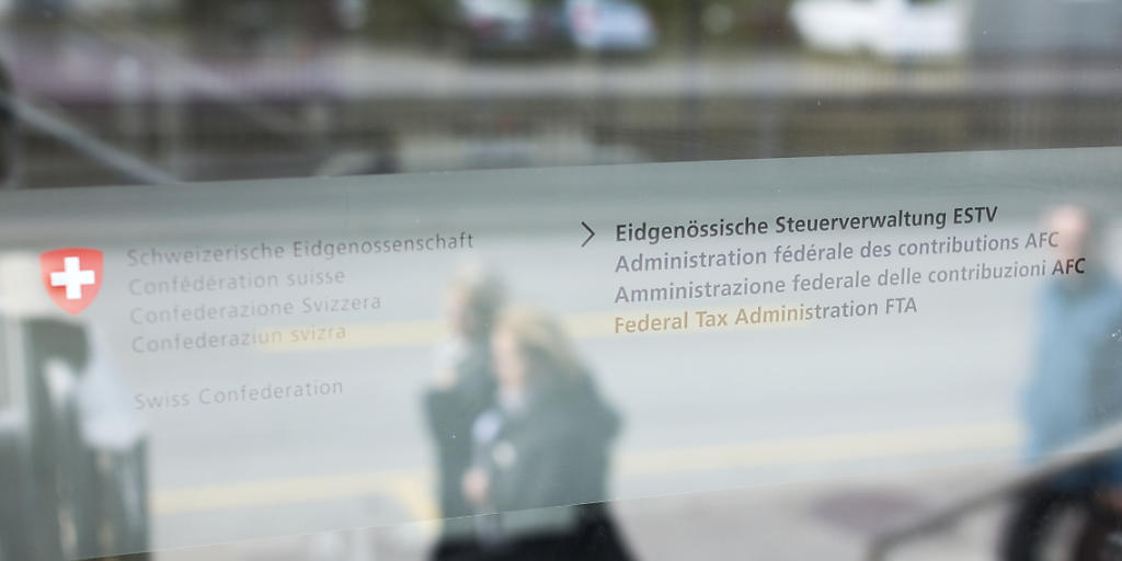 Im Kampf gegen mutmassliche Steuersünder geht die Eidg. Steuerverwaltung in die Offensive: Die Namen von betroffenen Personen werden geoutet - um ihnen die Möglichkeit zu geben, Rechtsmittel zu ergreifen Im Kampf gegen mutmassliche Steuersünder geht die Eidg. Steuerverwaltung in die Offensive: Die Namen von betroffenen Personen werden geoutet - um ihnen die Möglichkeit zu geben, Rechtsmittel zu ergreifen