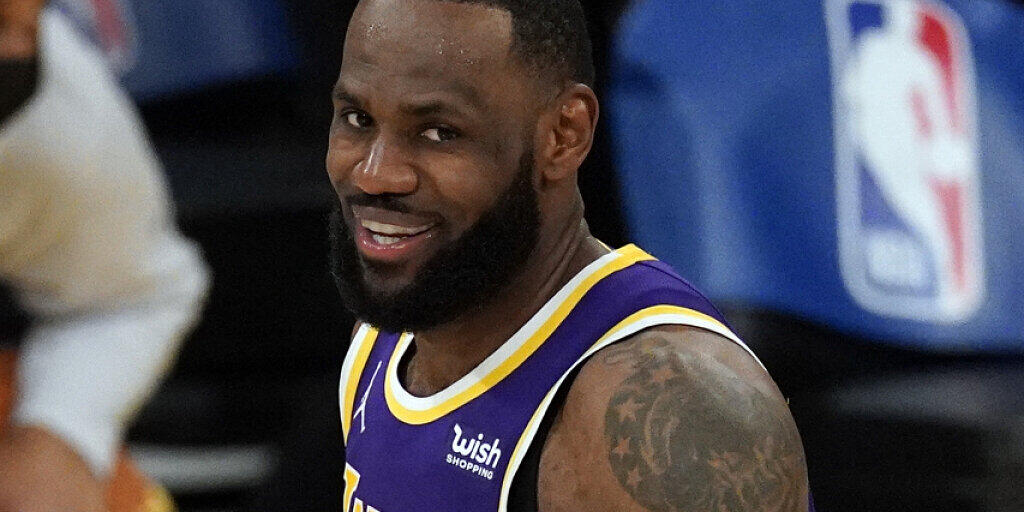 LeBron James und Zlatan Ibrahimovic sind nicht einer Meinung: Der eine will Stellung beziehen, der andere nicht LeBron James und Zlatan Ibrahimovic sind nicht einer Meinung: Der eine will Stellung beziehen, der andere nicht