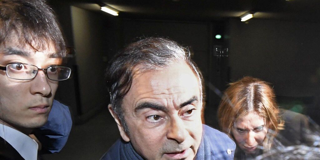 Der abgesetzte Renault- und Nissan-Chef Carlos Ghosn ist Medienberichten zufolge am Donnerstag in Japan erneut festgenommen worden. Der abgesetzte Renault- und Nissan-Chef Carlos Ghosn ist Medienberichten zufolge am Donnerstag in Japan erneut festgenommen worden.