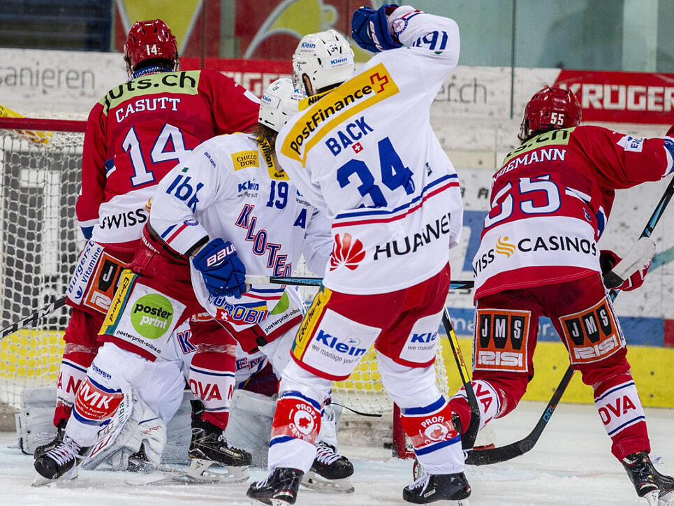 Lakers-Stürmer Corsin Casutt (Nummer 14) erzielt hier das 1:0.