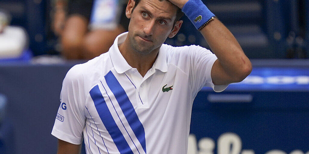 Novak Djokovic verteidigt die Linienrichterin Novak Djokovic verteidigt die Linienrichterin