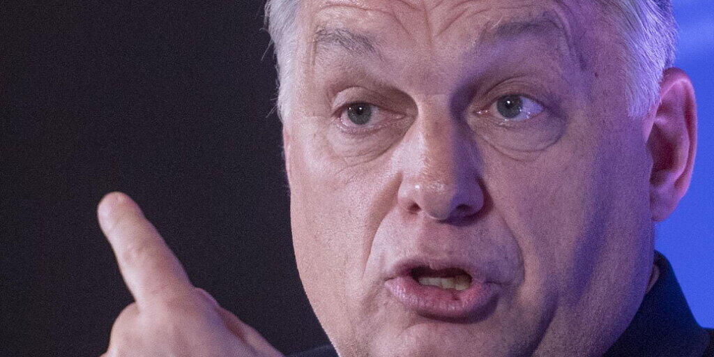 Hello Dictator! - So begrüsste der frühere EU-Kommissionschef Jean-Claude Juncker den ungarischen Regierungschef Viktor Orban. Hello Dictator! - So begrüsste der frühere EU-Kommissionschef Jean-Claude Juncker den ungarischen Regierungschef Viktor Orban.