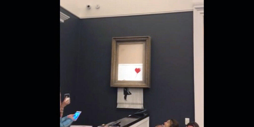 Der Künstler Banksy meldet sich am Mittwoch in einer Videobotschaft zu seiner spektakulären Aktion mit einem geschredderten Kunstwerk zu Wort. (Archivbild) Der Künstler Banksy meldet sich am Mittwoch in einer Videobotschaft zu seiner spektakulären Aktion mit einem geschredderten Kunstwerk zu Wort. (Archivbild)