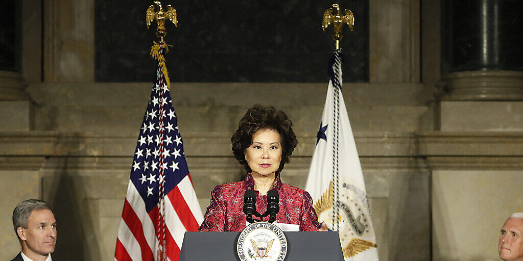 Die US-Verkehrsministerin Elaine Chao kommt wegen Enthüllungen von Aktivitäten ihrer Familie immer mehr unter Druck. (Archivbild)