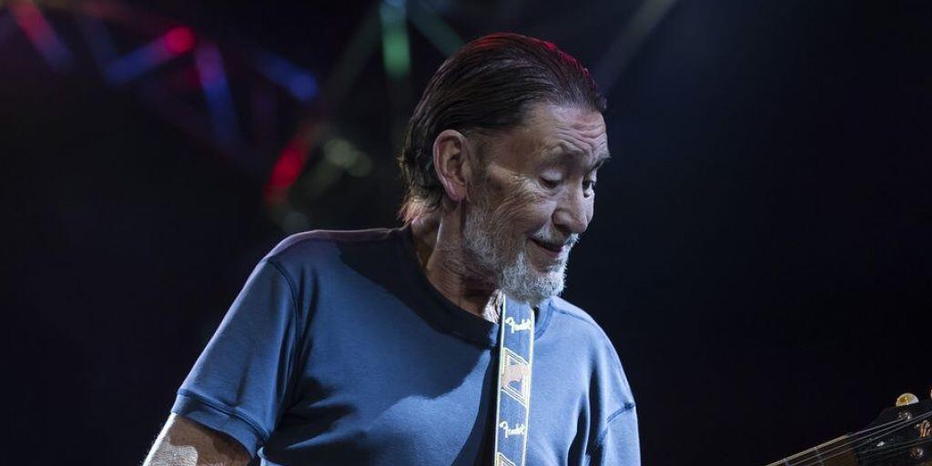 Der britische Musiker Chris Rea ist am Samstag während eines Konzerts im britischen Oxford mitten im Spielen umgekippt. Er wurde ins Spital gebracht. Sein Zustand ist laut Rettungsdienst stabil. Bei Rea war 2001 Bauchspeicheldrüsenkrebs diagnostiziert worden. (Archivbild)
