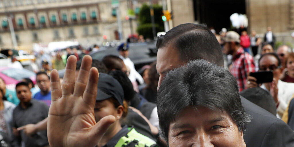 Boliviens gestürzter Präsident Evo Morales bei seiner Ankunft im Exil in Mexiko-Stadt.