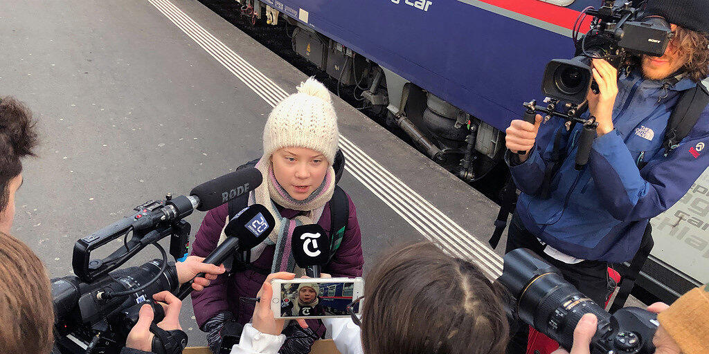 Die junge schwedische Klimaaktivistin Greta Thunberg am Mittwoch am Zürcher Hauptbahnhof - auf dem Weg nach Davos zum WEF.