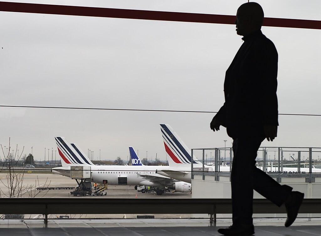 Die Piloten der französischen Fluggsellleschaft Air France verlangen sechs Prozent mehr Lohn. Das Management will ihnen lediglich ein Plus von einem Prozent anbieten. (Symbolbild) Die Piloten der französischen Fluggsellleschaft Air France verlangen sechs Prozent mehr Lohn. Das Management will ihnen lediglich ein Plus von einem Prozent anbieten. (Symbolbild)