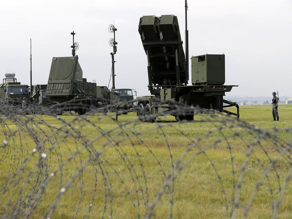 Japanische Verteidigungskräfte beim Training mit einem Raketenabfangsystem. Als Reaktion auf die Bedrohung durch Nordkorea hat Tokio eine Stationierung des US-Raketenabwehrsystems Aegis Ashore beschlossen. Das wird von Russland kritisiert. (Archivbild)
