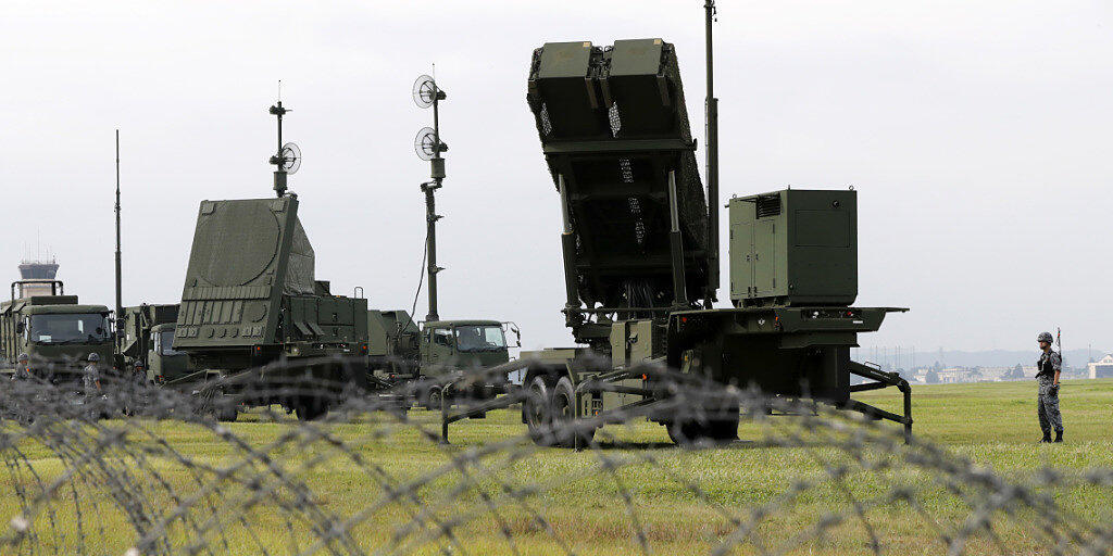 Japanische Verteidigungskräfte beim Training mit einem Raketenabfangsystem. Als Reaktion auf die Bedrohung durch Nordkorea hat Tokio eine Stationierung des US-Raketenabwehrsystems Aegis Ashore beschlossen. Das wird von Russland kritisiert. (Archivbild)