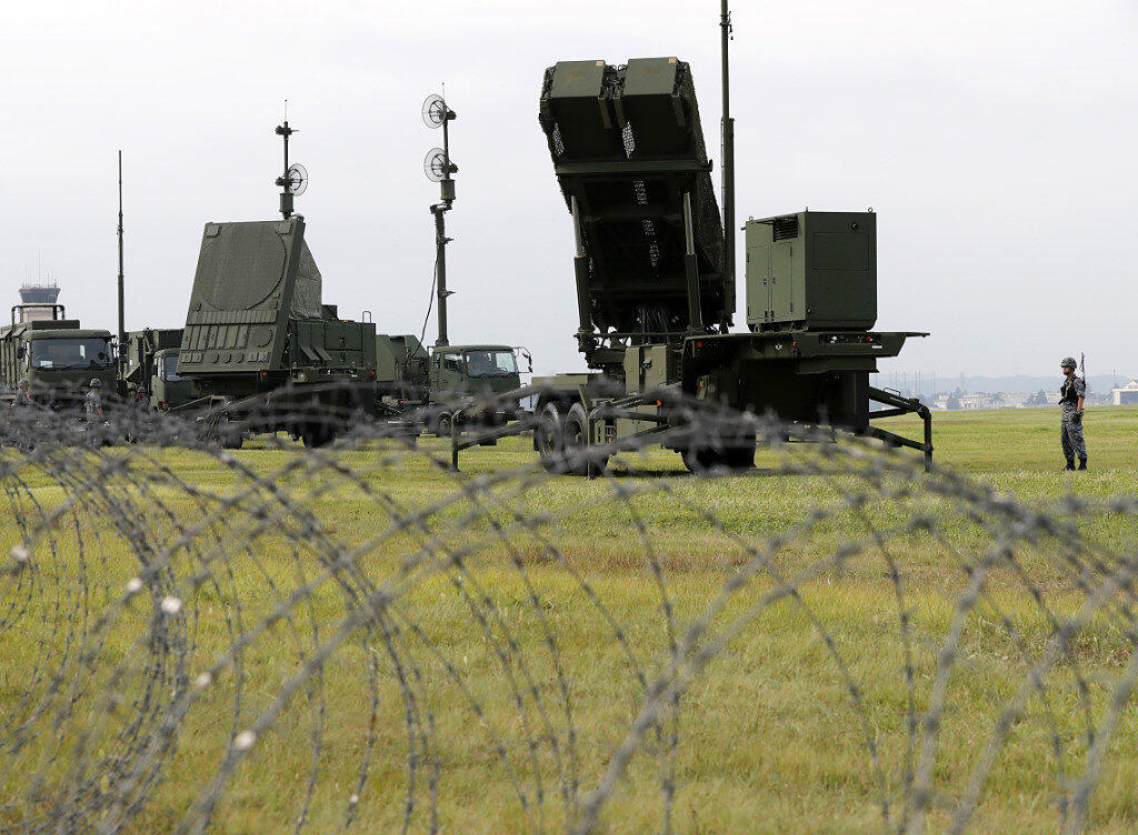 Japanische Verteidigungskräfte beim Training mit einem Raketenabfangsystem. Als Reaktion auf die Bedrohung durch Nordkorea hat Tokio eine Stationierung des US-Raketenabwehrsystems Aegis Ashore beschlossen. Das wird von Russland kritisiert. (Archivbild)