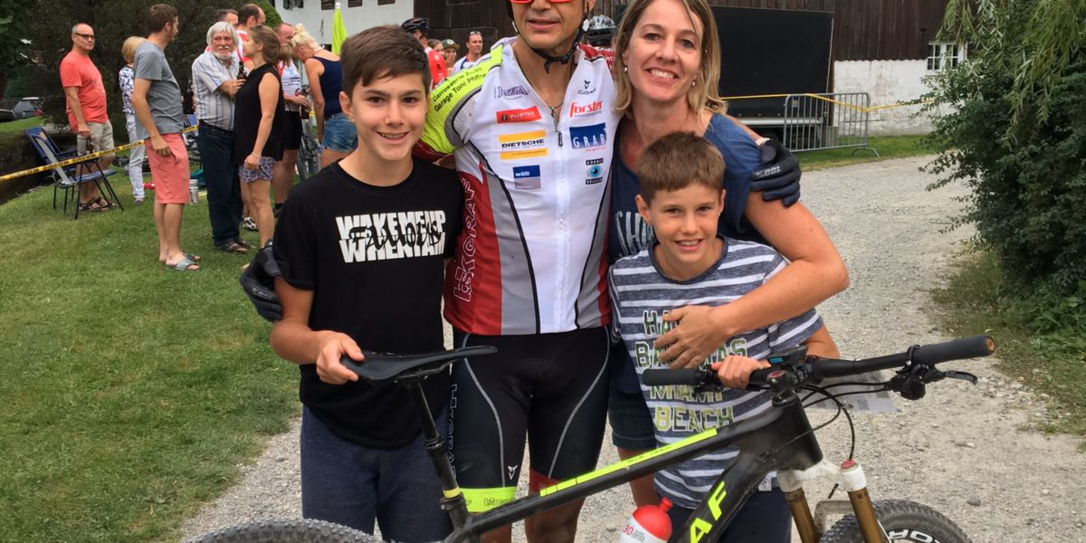Marcel Knaus mit seiner Familie