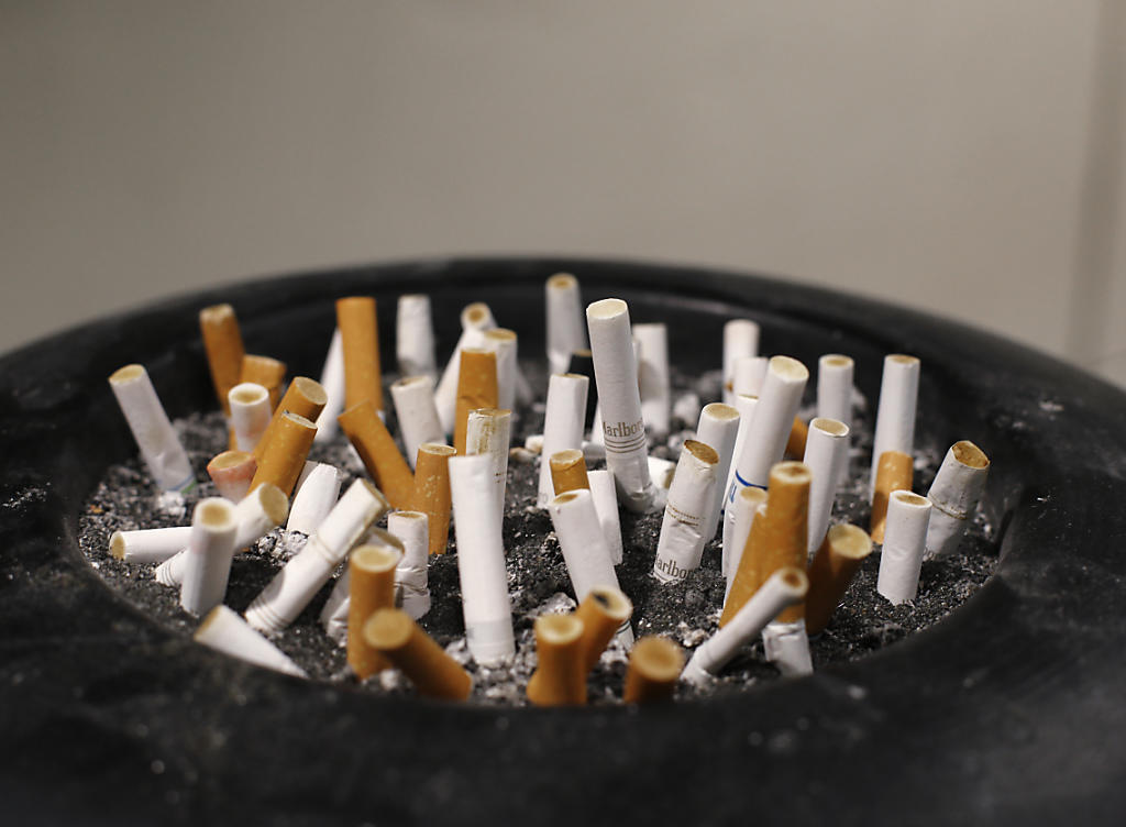 Eine Studie zeigt eine teilweise Zunahme von Passivrauchen am Arbeitsplatz in der EU trotz vermehrten Rauchverboten Eine Studie zeigt eine teilweise Zunahme von Passivrauchen am Arbeitsplatz in der EU trotz vermehrten Rauchverboten