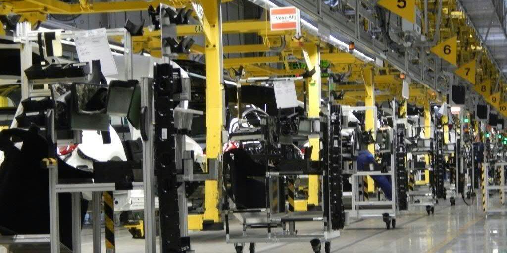 In der Kontraktlogistik bieten Logistiker wie Kühne+Nagel den Autoherstellern massgeschneiderte Lösungen beispielsweise für den Transport von Modell-Komponenten an.