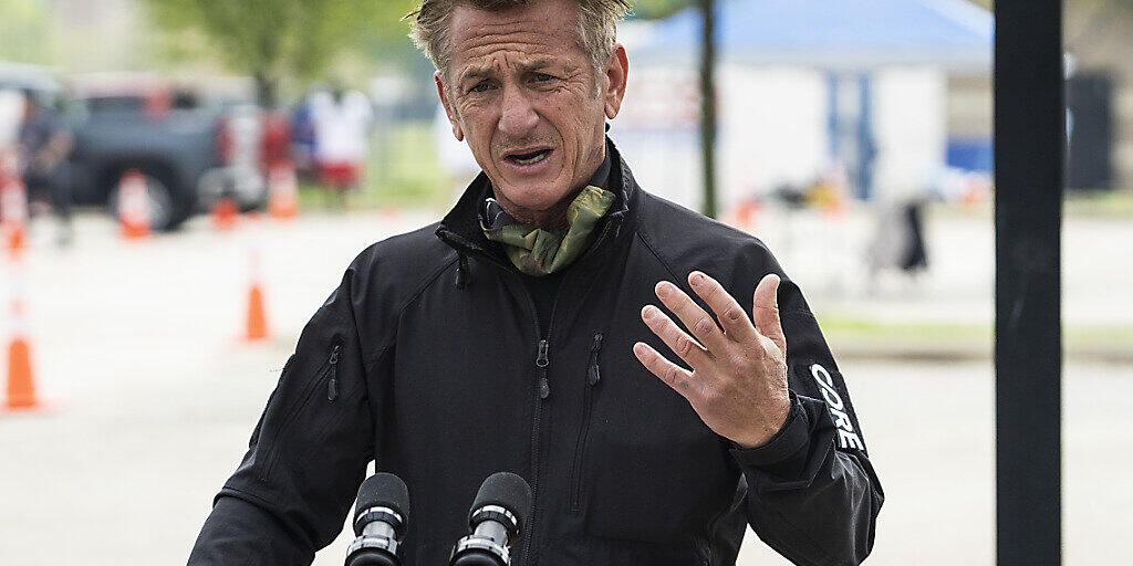 ARCHIV - Sean Penn, Schauspieler und Aktivist aus den USA, hat zum dritten Mal geheiratet. Foto: Ashlee Rezin Garcia/Chicago Sun-Times/AP/dpa